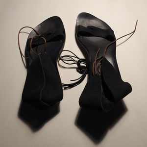 cydwoq black leather ankle-wrap sandal size 39